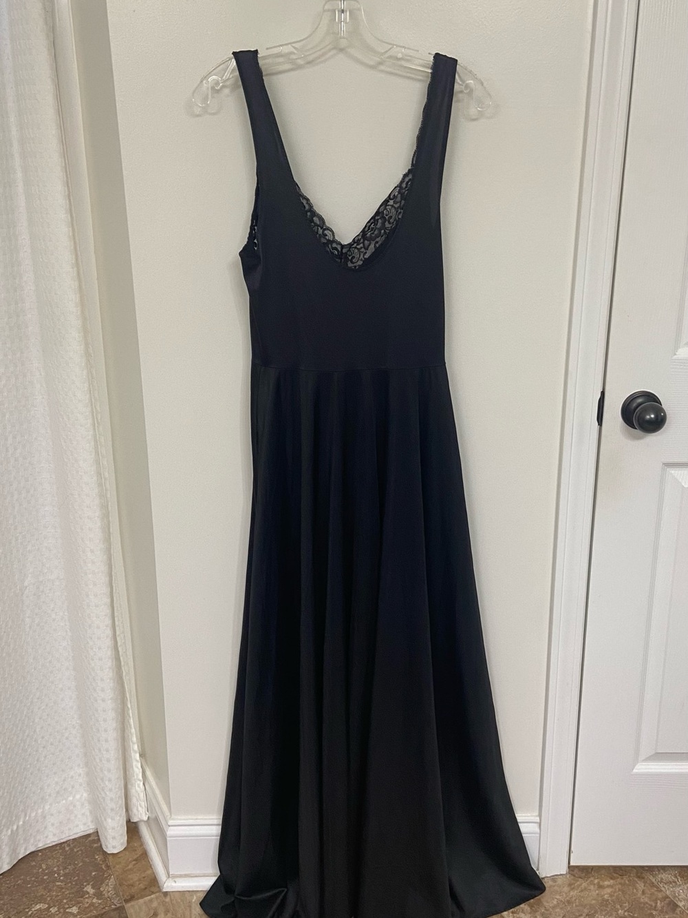 Vintage Black Satin & Lace Full-Length Nightgown – Approx. Size Medium/Large - Picture 3 of 7